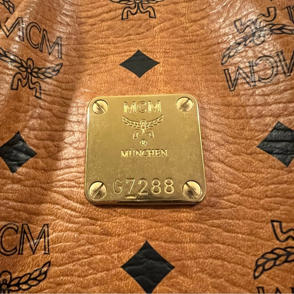 ♦️ MCM Visetos Cognac Leather Monogram Shoulder Bag - Picture 2 of 10